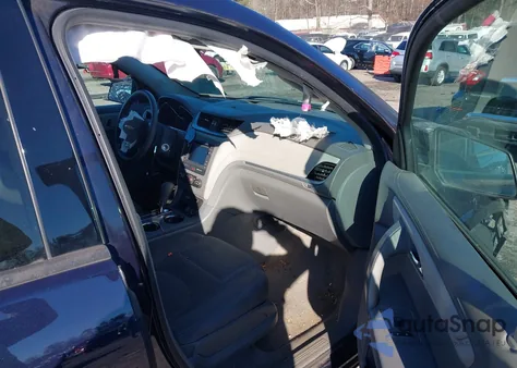 2017 Chevrolet Traverse Ls z USA, uszkodzony, nr VIN 1GNKRFED6HJ178425